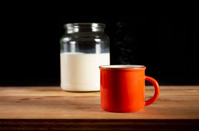 Le lait chaud pour les enfants : à partir de quel âge, et comment le chauffer sans brûlure Le lait chaud pour les enfants : à partir de quel âge, et comment le chauffer sans brûlure